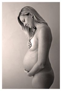 512px-Pregnant_woman_(4977966488)